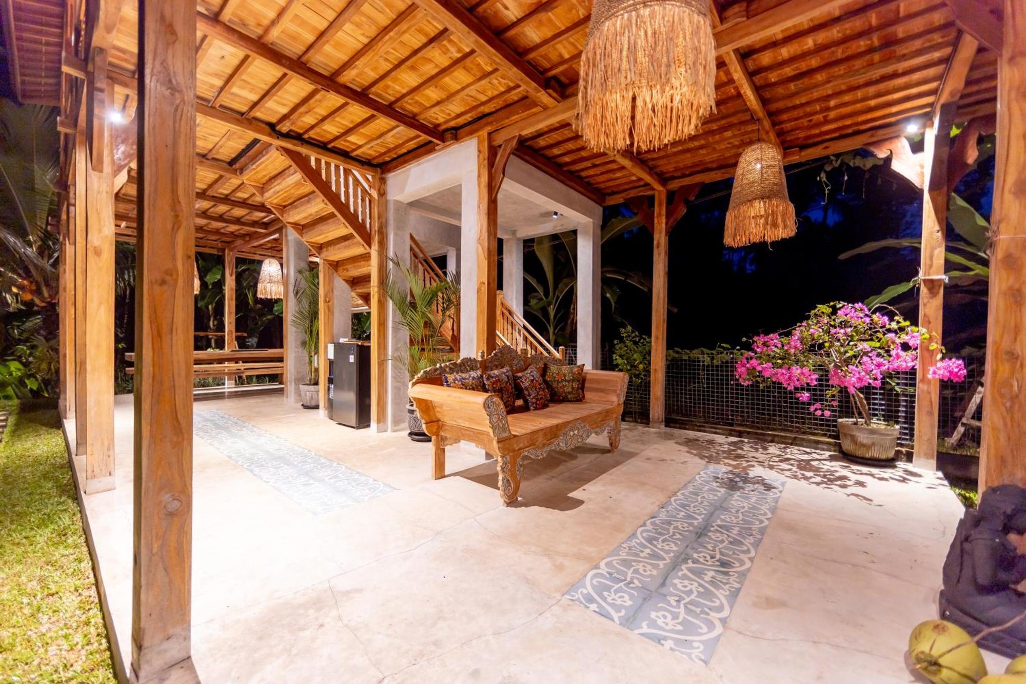 Alojamento Rumah Guci *